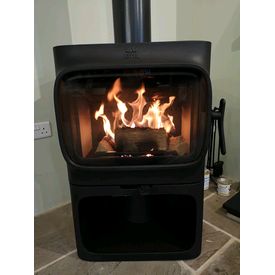 Jotul F305B 9kw woodburner at Waveney stoves and Fireplaces showroom 